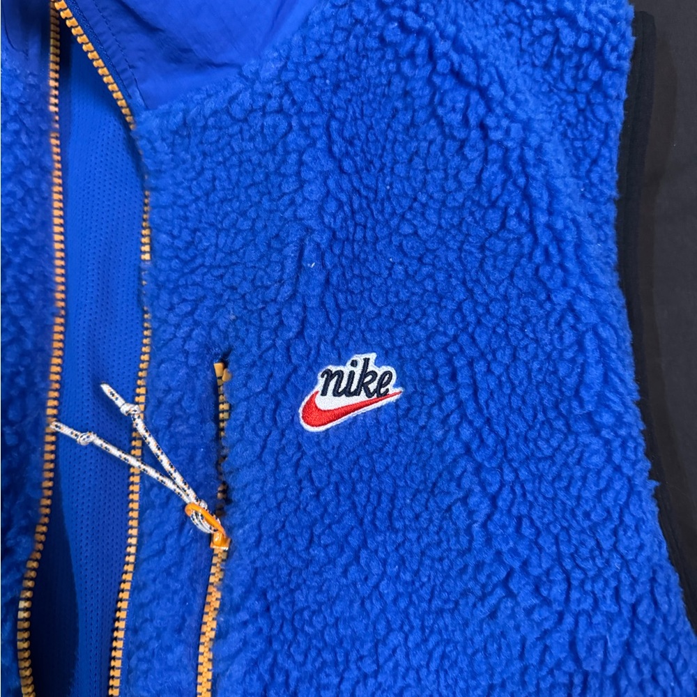 Nike Blue and Cream Fleece Vest - Picture 2 of 12